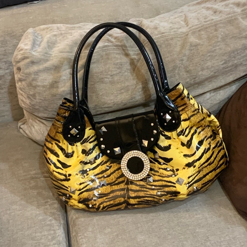 Vintage Charm And Luck Stylish Print HandBag - Picture 9 of 10